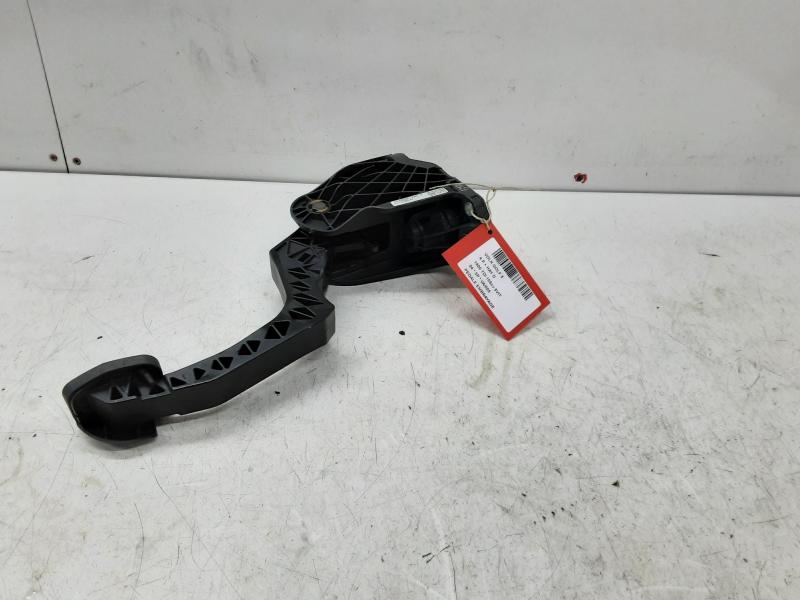 CLUTCH PEDAL Vw GOLF V 11/03 - 08
