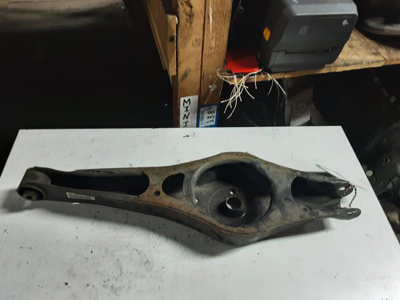 TRIANGLE ARRIERE GAUCHE Vw GOLF V 11/03 - 08