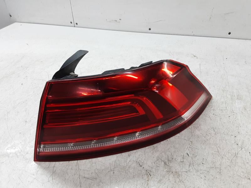 FEU ARRIERE DROIT Vw PASSAT 11/14 - 19