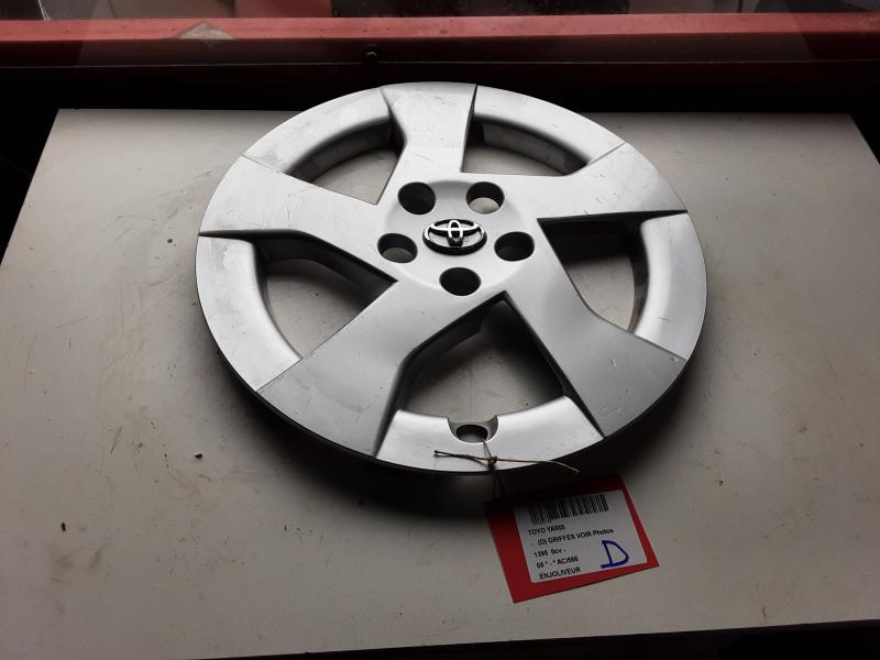 RADKAPPE Toyota YARIS (1) 4/99 - 05