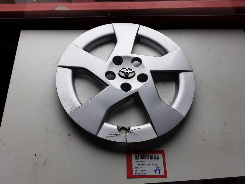 RADKAPPE Toyota YARIS (1) 4/99 - 05