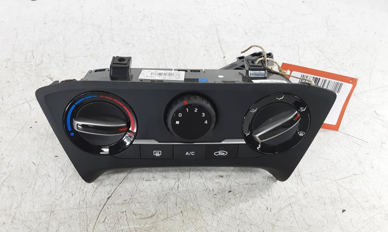 BEDIENINGSPANEER VERWARMING Hyundai I20 (3) Face Lift 8/18 - 08/20