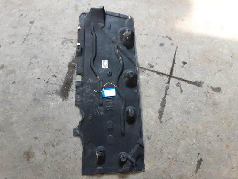 PLASTIEKE BESCHERMPLAAT ONDER AUTO RECHTS Bmw 1 F40 7/19+