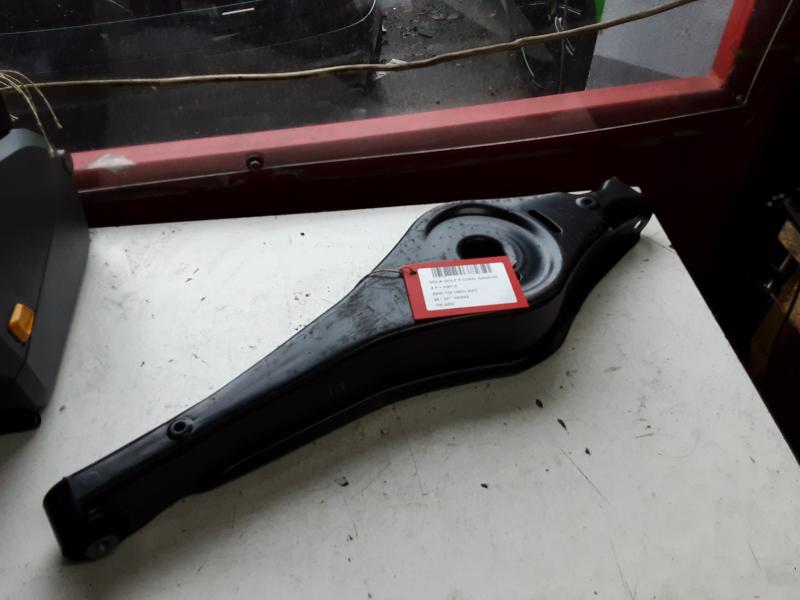 TRIANGLE ARRIERE DROITE Vw GOLF V 11/03 - 08
