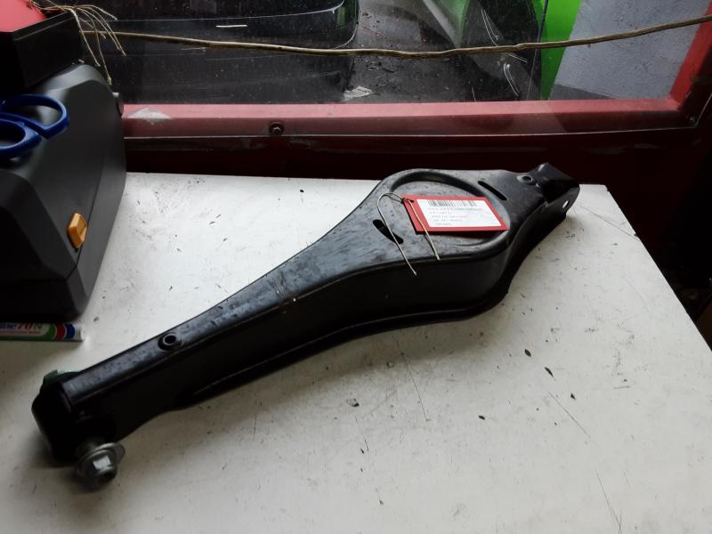 TRIANGLE ARRIERE DROITE Vw GOLF V 11/03 - 08