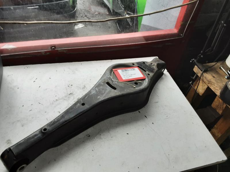 TRIANGLE ARRIERE DROITE Vw GOLF V 11/03 - 08