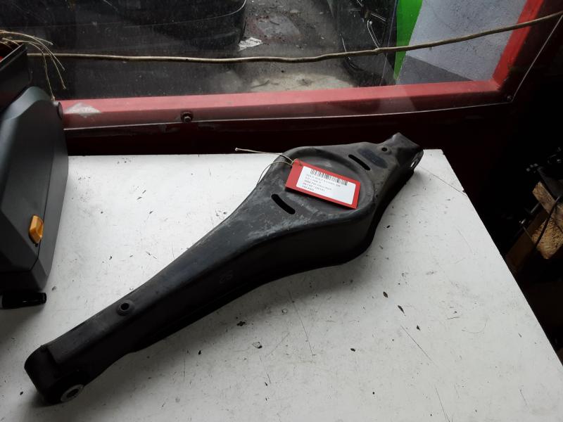 TRIANGLE ARRIERE DROITE Vw GOLF V 11/03 - 08