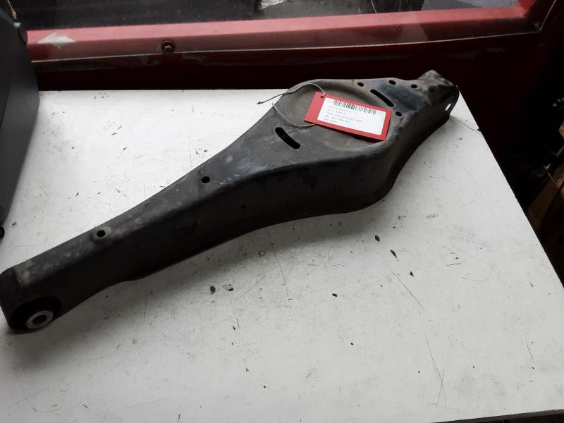 TRIANGLE ARRIERE DROITE Vw GOLF V 11/03 - 08