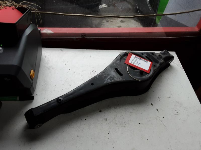 TRIANGLE ARRIERE DROITE Vw GOLF V 11/03 - 08