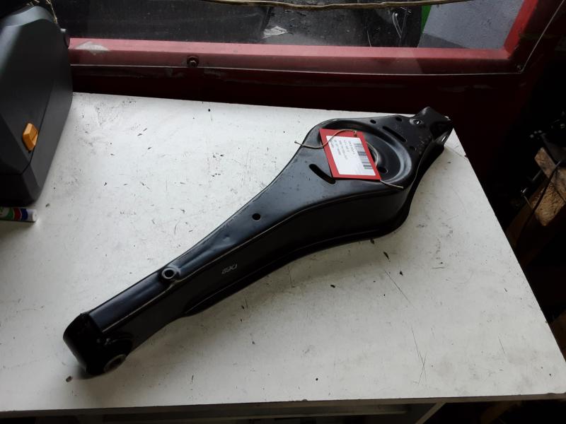 TRIANGLE ARRIERE DROITE Vw GOLF V 11/03 - 08