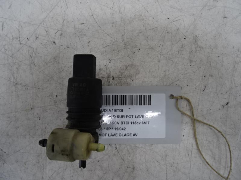 SCHEIBENSPRÜHERPUMPE VORNE Audi A4 11/04 - 08