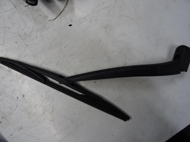 SCHEIBENWISCHERARM HINTEN Mitsubishi COLT 04 - 08