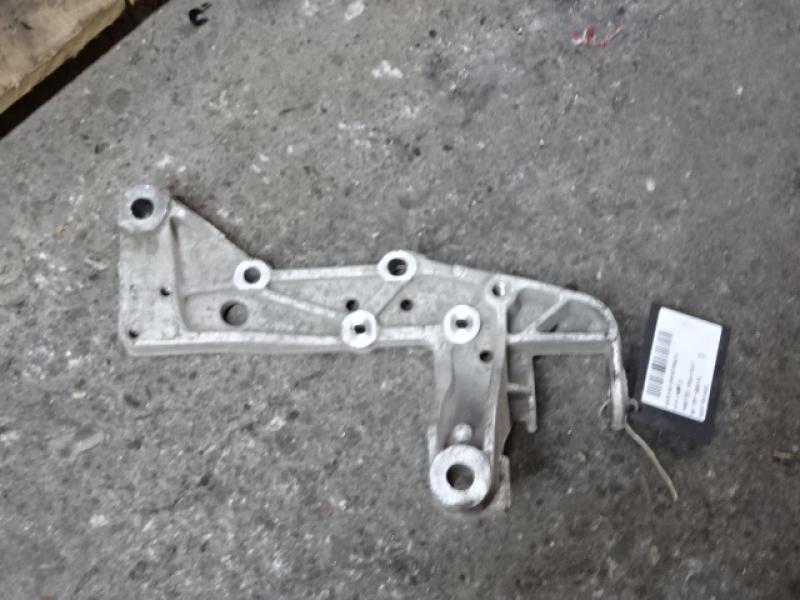 DRAAGARMSTEUN VOOR RECHTS Audi A3 7/03 - 7/08