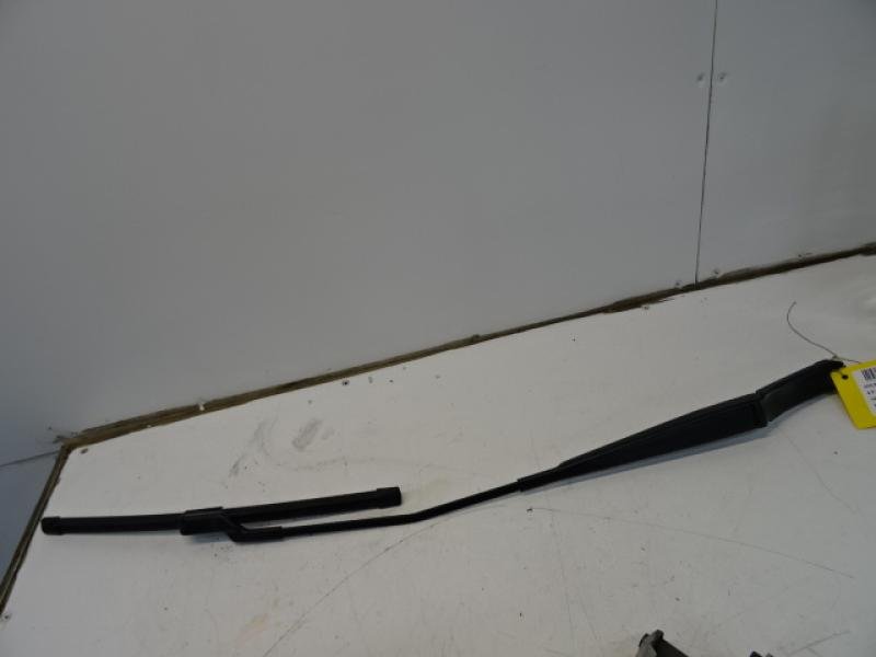RUITENWISSERARM RECHTS VOOR Vw POLO (6R) FaceLift 5/14 - 17