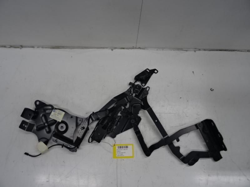 SCHARNIER DEKSEL RECHTS Opel ASTRA H 3/05 - 10 3P/D