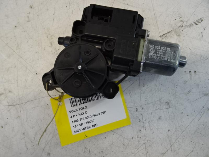 MOTEUR DE VITRE DE PORTE AVANT DROITE Vw POLO (6R) FaceLift 5/14 - 17
