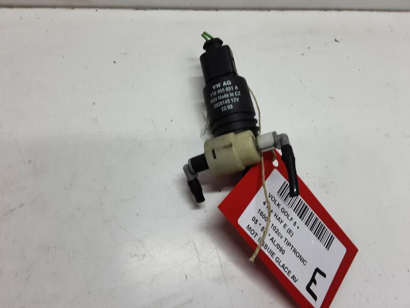SCHEIBENSPRÜHERPUMPE VORNE Vw GOLF V 11/03 - 08