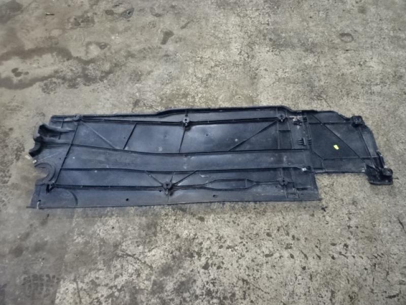 PLASTIEKE BESCHERMPLAAT ONDER AUTO LINKS Vw POLO (AW/BZ) 10/17 - 9/21