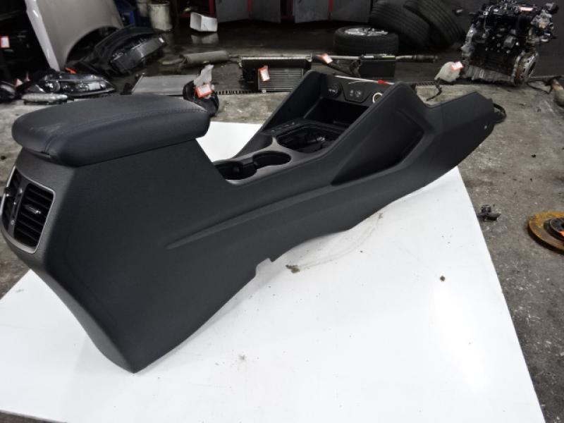MIDDENCONSOLE Hyundai TUCSON (2) 09/15 - 09/18