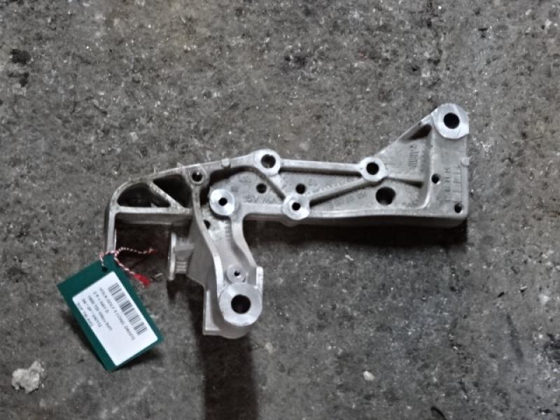SUPPORT-TRIANGLE AVANT GAUCHE Vw GOLF V 11/03 - 08