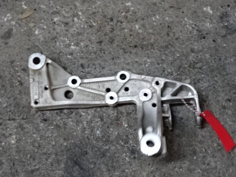 DRAAGARMSTEUN VOOR RECHTS Vw GOLF V 11/03 - 08