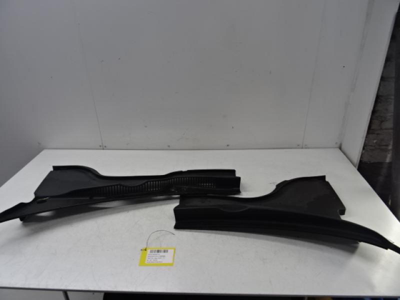 PLASTIQUE D'AUVENT Vw PASSAT 02/05 - 11/10