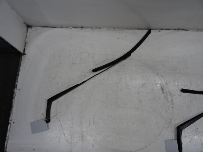 RUITENWISSERARM LINKS VOOR Vw PASSAT 11/14 - 19