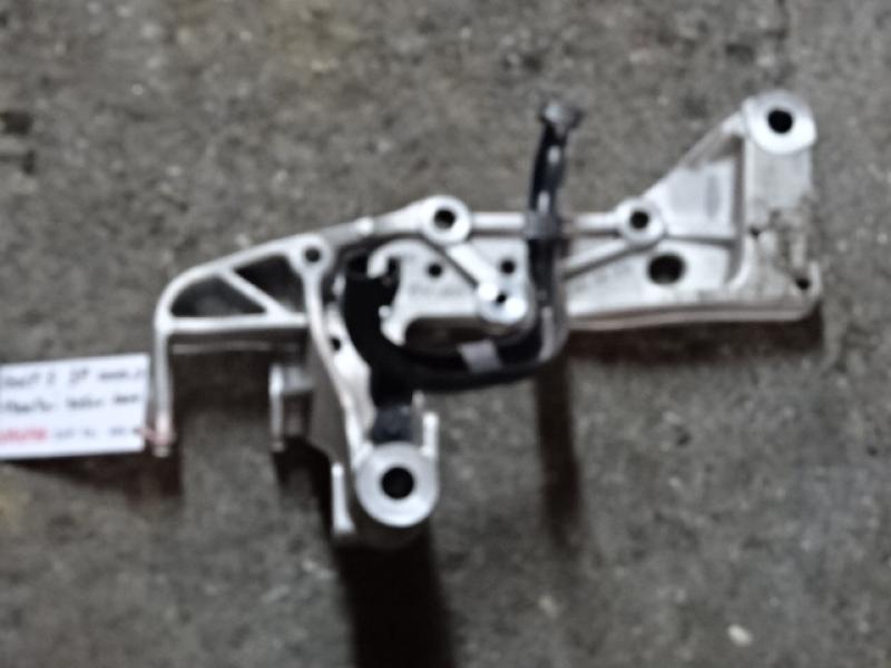 DRAAGARMSTEUN VOOR LINKS Vw GOLF V 11/03 - 08