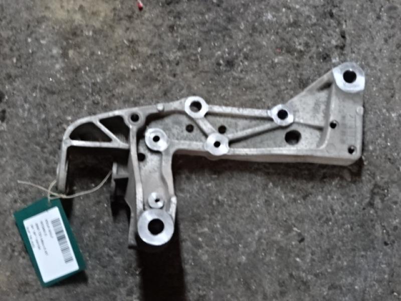 SUPPORT-TRIANGLE AVANT GAUCHE Vw GOLF V 11/03 - 08