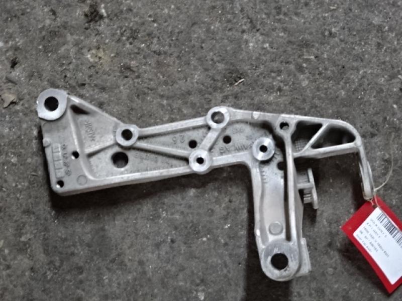 DRAAGARMSTEUN VOOR RECHTS Vw GOLF V 11/03 - 08