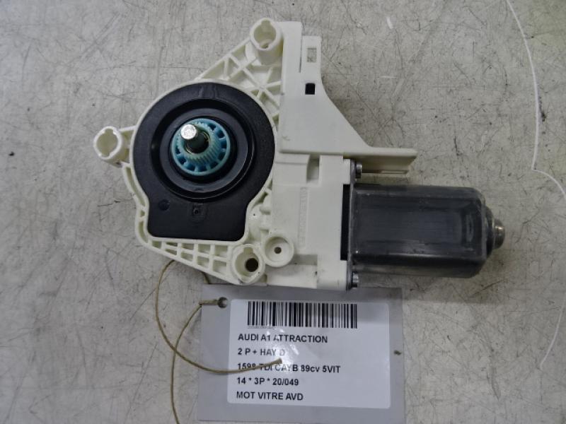 MOTEUR DE VITRE DE PORTE AVANT DROITE Audi A1 10-14