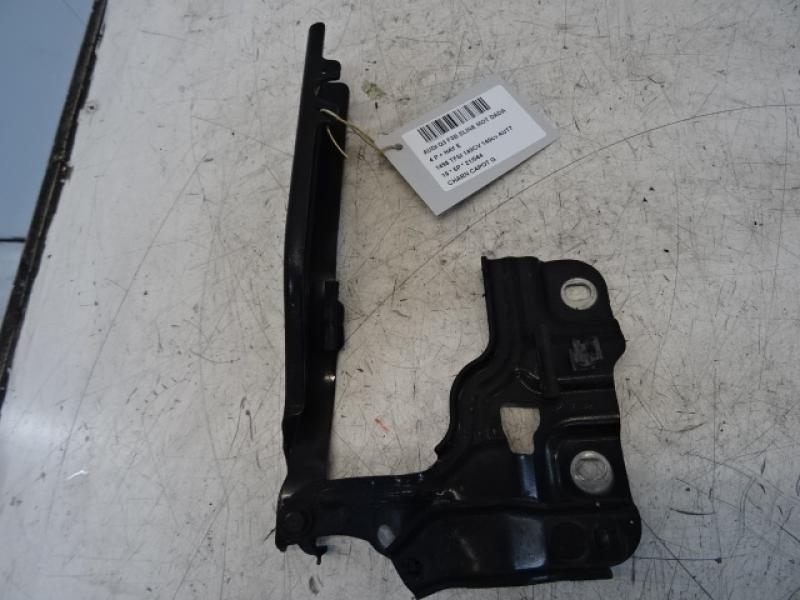 SCHARNIER MOTOREHAUBE LINKS Audi Q3 11/18+