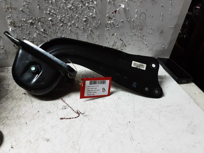 DRAAGARM ACHTER LINKS Vw GOLF V 11/03 - 08