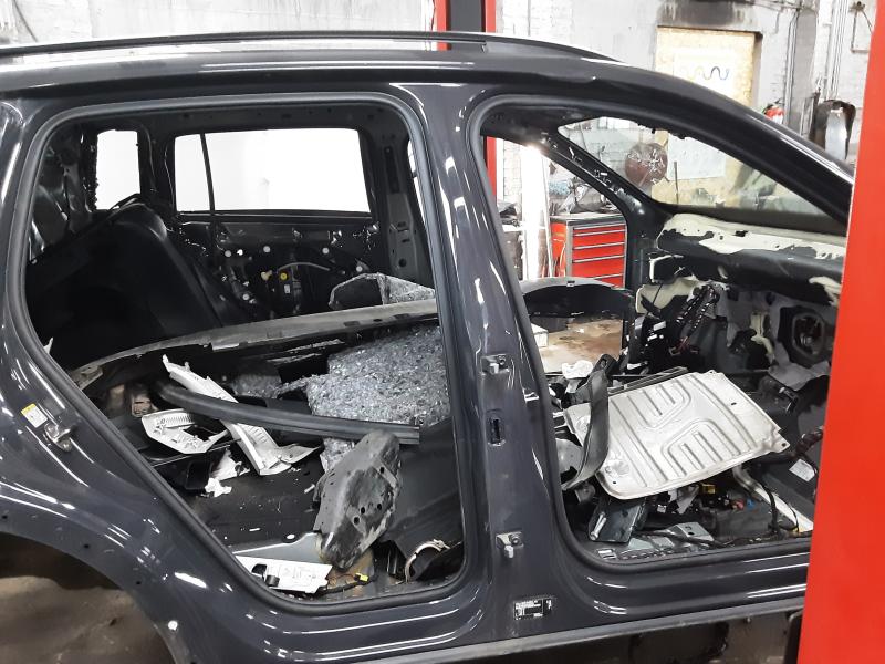 MONTANT DE PORTE COTE DROIT Vw TIGUAN (4) 9/23+