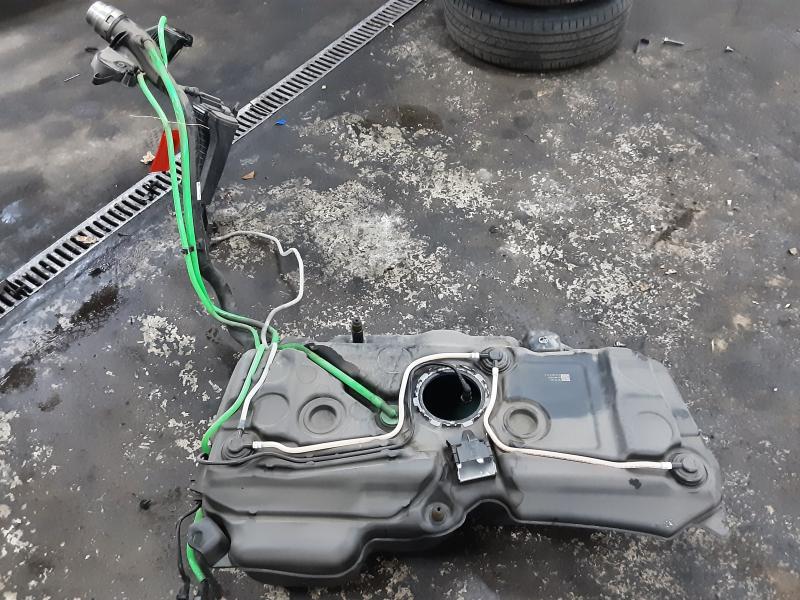 RESERVOIR ESSENCE Vw TIGUAN (4) 9/23+