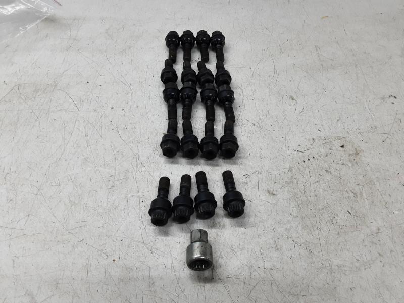 KIT WHEEL SCREWS Porsche TAYCAN 4S