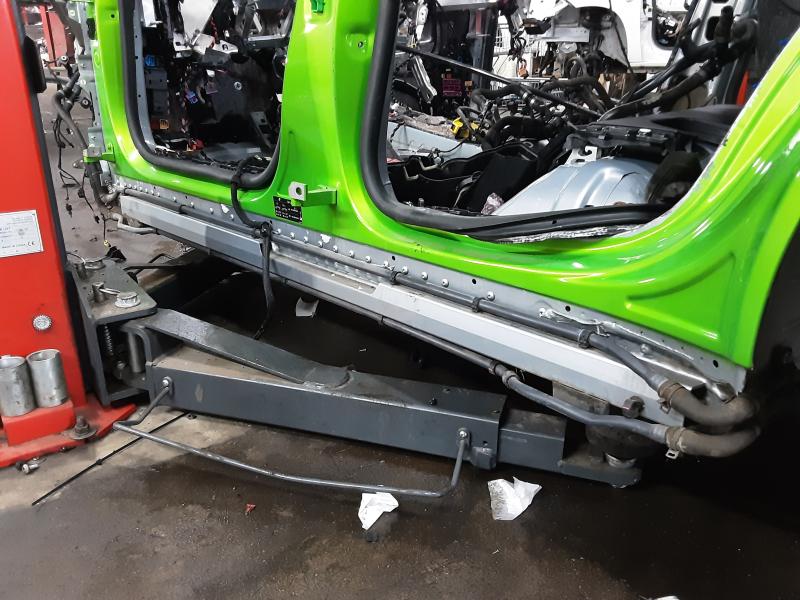 BAS DE CAISSE GAUCHE Porsche TAYCAN 4S