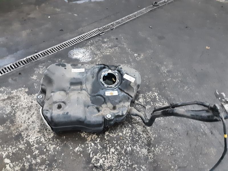 RESERVOIR ESSENCE Audi A4 09/19 - 25