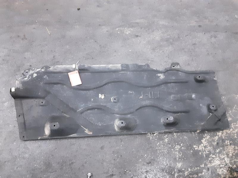 PLASTIQUE SOUS VOITURE GAUCHE Bmw 1 F40 7/19+