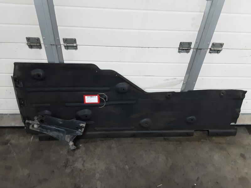 PLASTIEKE BESCHERMPLAAT ONDER AUTO RECHTS Bmw 