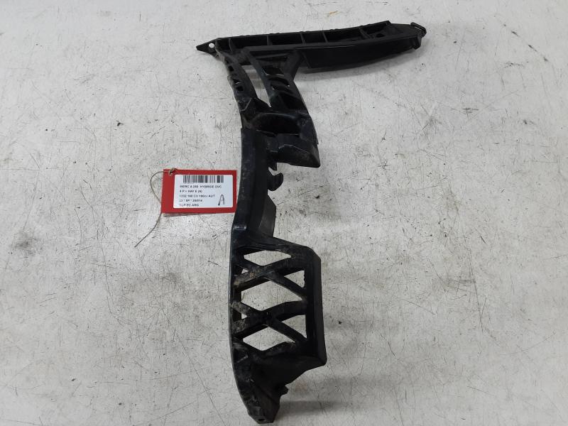 BUMPERSTEUN ACHTER LINKS Mercedes-Benz A W177 18 - 2/23