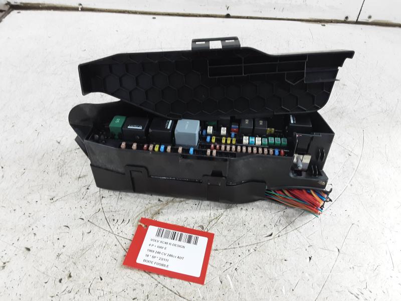 BOITE A FUSIBLES Volvo XC40 3/18+