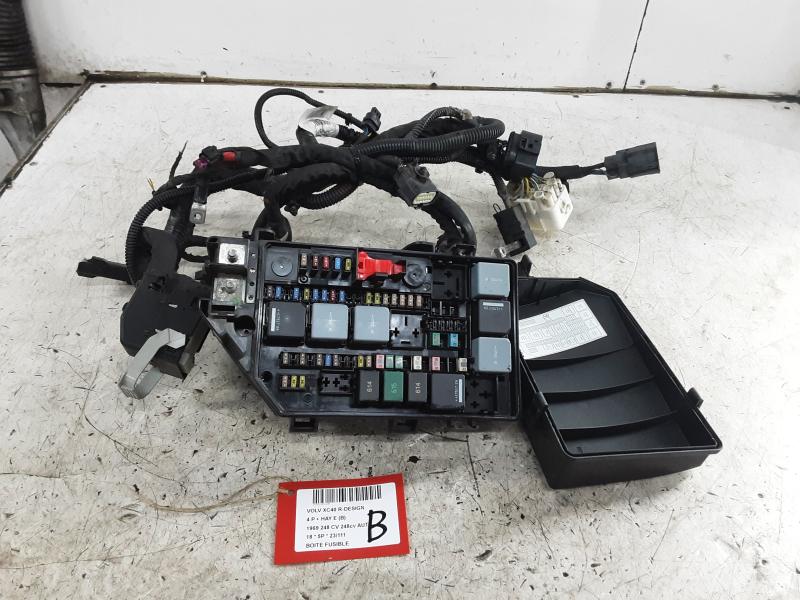 BOITE A FUSIBLES Volvo XC40 3/18+