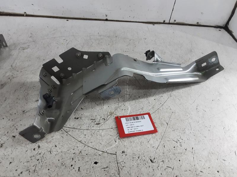 SUPPORT DE PHARE AVANT DROIT Volvo XC40 3/18+