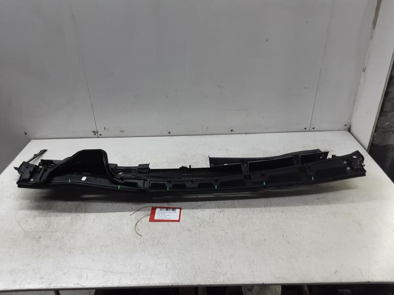 PLASTIQUE D'AUVENT Toyota YARIS (5) 9/14 - 2/20