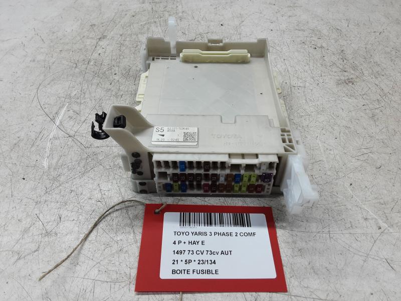 BOITE A FUSIBLES Toyota YARIS (5) 9/14 - 2/20