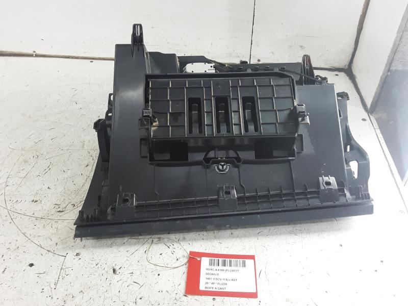 GLOVEBOX Mercedes-Benz A W177 18 - 2/23