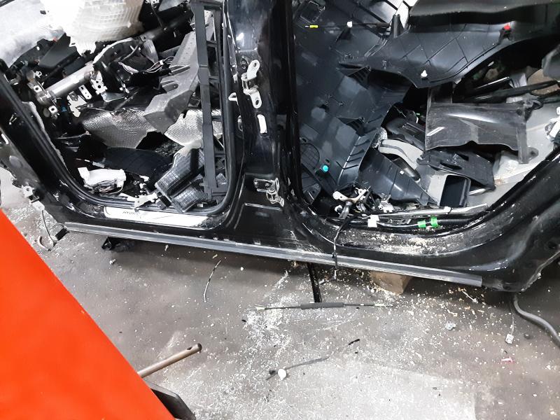 BAS DE CAISSE GAUCHE Toyota COROLLA CROSS 1/23+