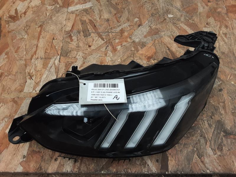 HEADLIGHT LEFT Peugeot 208 6/19+