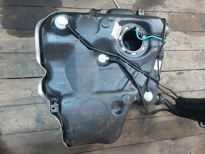 BRANDSTOFTANK BENZINE Vw GOLF V 11/03 - 08